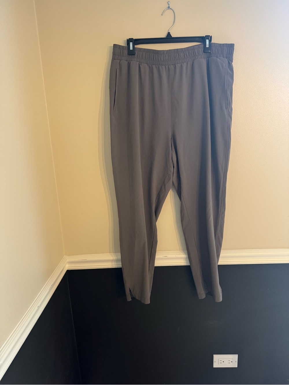 Women’s Stretch Pull-On Pants — Gray